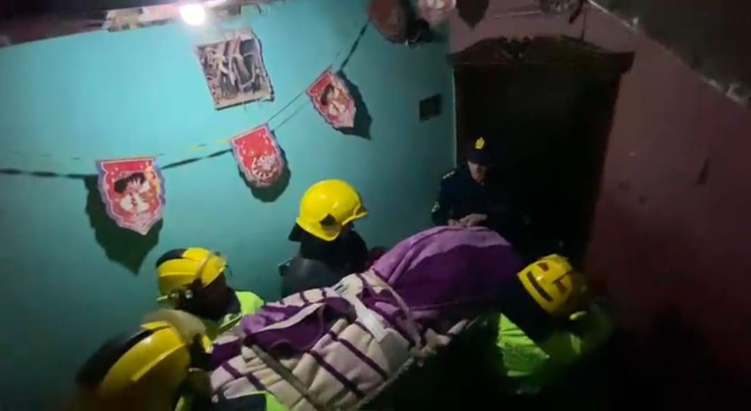 جانب من أعمال رجال الحماية المدنية (5) جانب من أعمال رجال الحماية المدنية (5)