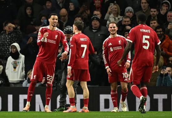 احتفال لاعبى ليفربول احتفال لاعبى ليفربول