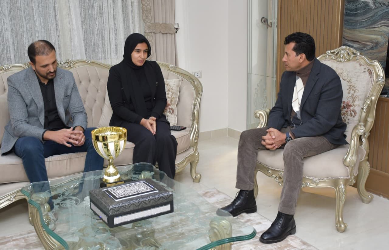 وزير الشباب والرياضة ومحافظ بورسعيد يقدمان واجب العزاء (6) وزير الشباب والرياضة ومحافظ بورسعيد يقدمان واجب العزاء (6)