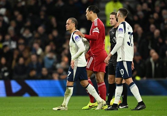 خروج سيمونز خروج سيمونز