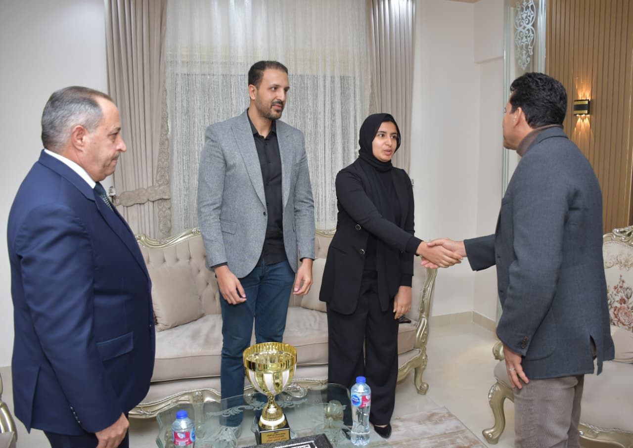 وزير الشباب والرياضة ومحافظ بورسعيد يقدمان واجب العزاء (1) وزير الشباب والرياضة ومحافظ بورسعيد يقدمان واجب العزاء (1)