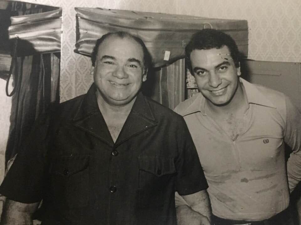 الراحل حسين محمد رضا مع والده الفنان االقدير