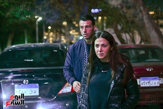 دنيا سمير غانم وزوجها الاعلامي رامي رضوان في العزاء