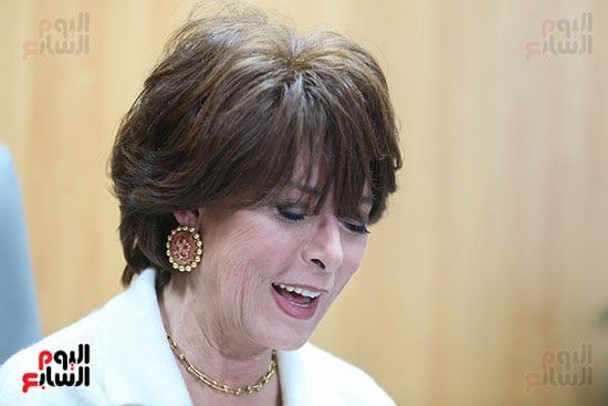 الفنانة أنوشكا (2) الفنانة أنوشكا (2)