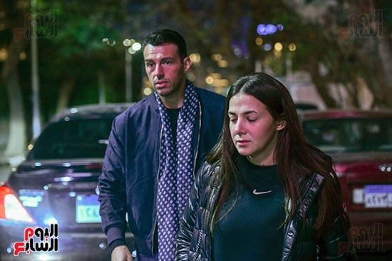 الفنانة دنيا سمير غانم في العزاء