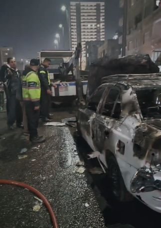 عمليات اخماد حريق سيارة (3)