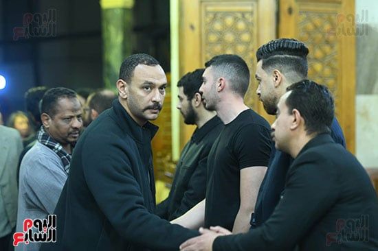 أحمد خالد صالح يقدم العزاء