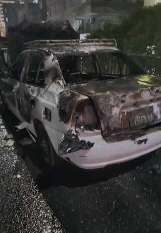 عمليات اخماد حريق سيارة (1)