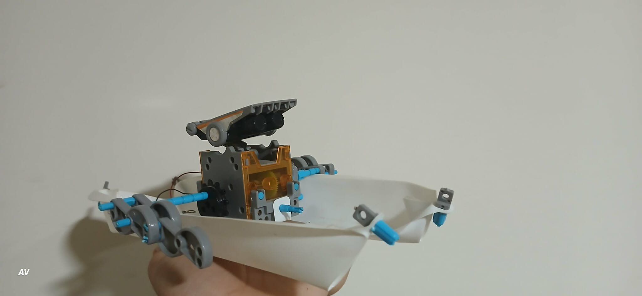 مجسم الربورت علي قارب مجسم الربورت علي قارب