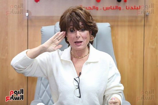 الفنانة أنوشكا (1) الفنانة أنوشكا (1)