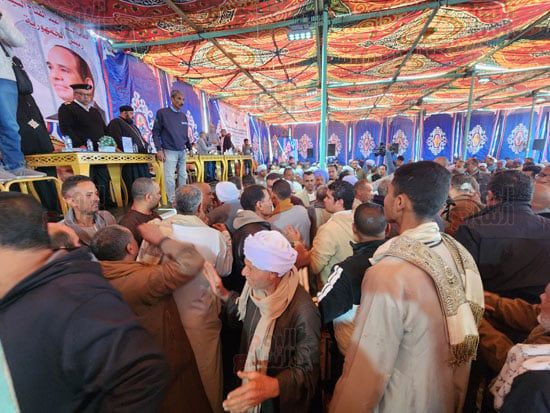 لحظات-تقديم-القودة-لإنهاء-خصومة-6-سنوات-بين-أبناء-عمومة-بساحة-الطيب-(2)