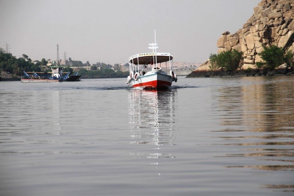 نيل أسوان ومشاهد الطبيعة والمراكب