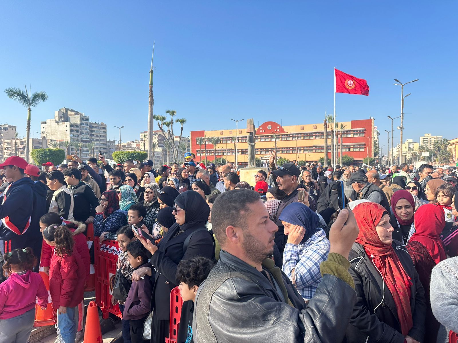 تجمع للاهالي