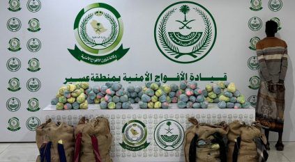 الأفواج الأمنية تقبض على مخالف لتهريبه 60 كيلو قات في عسير