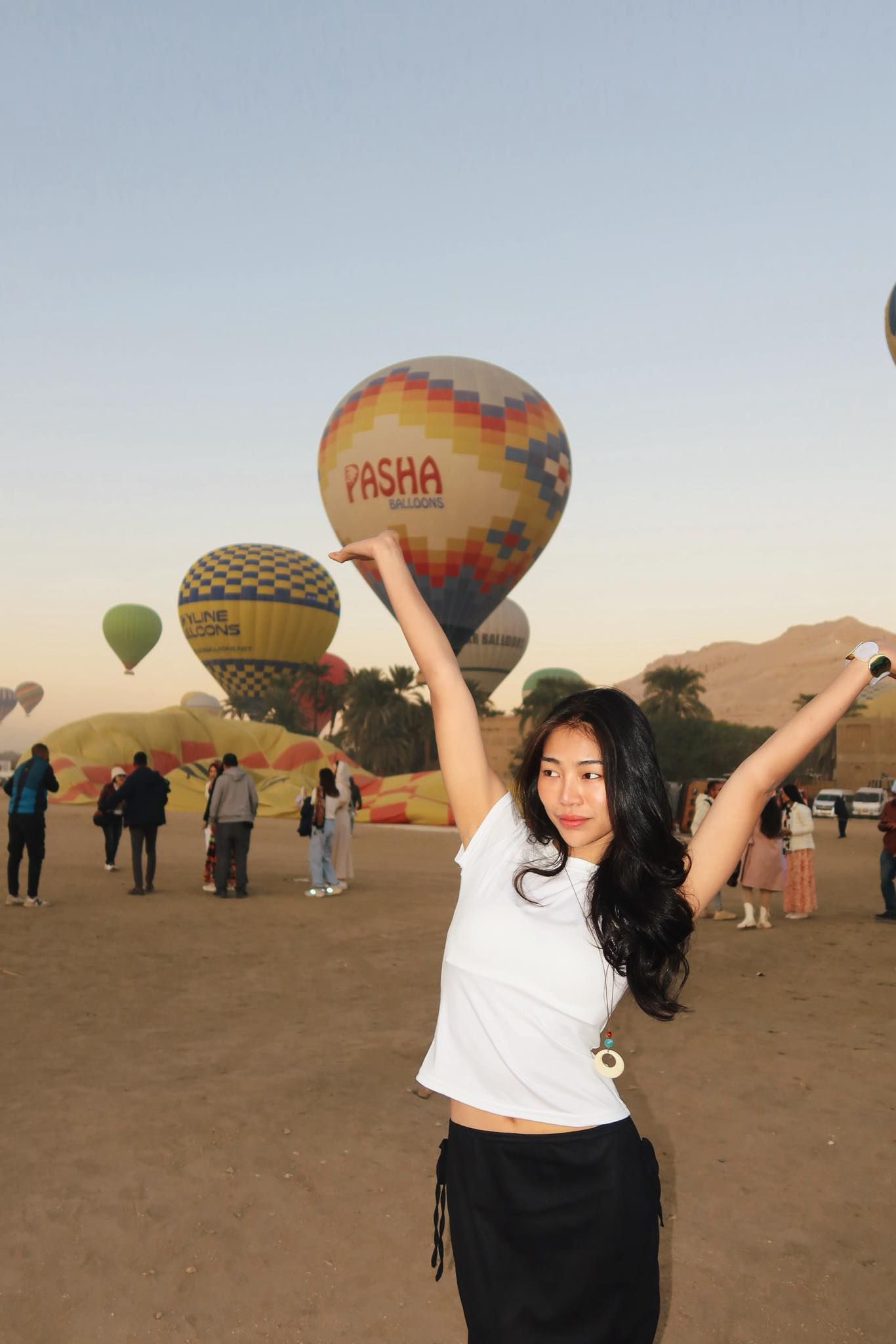 فرحة اجنبية خلال المشاركة فى رحلات البالون فرحة اجنبية خلال المشاركة فى رحلات البالون