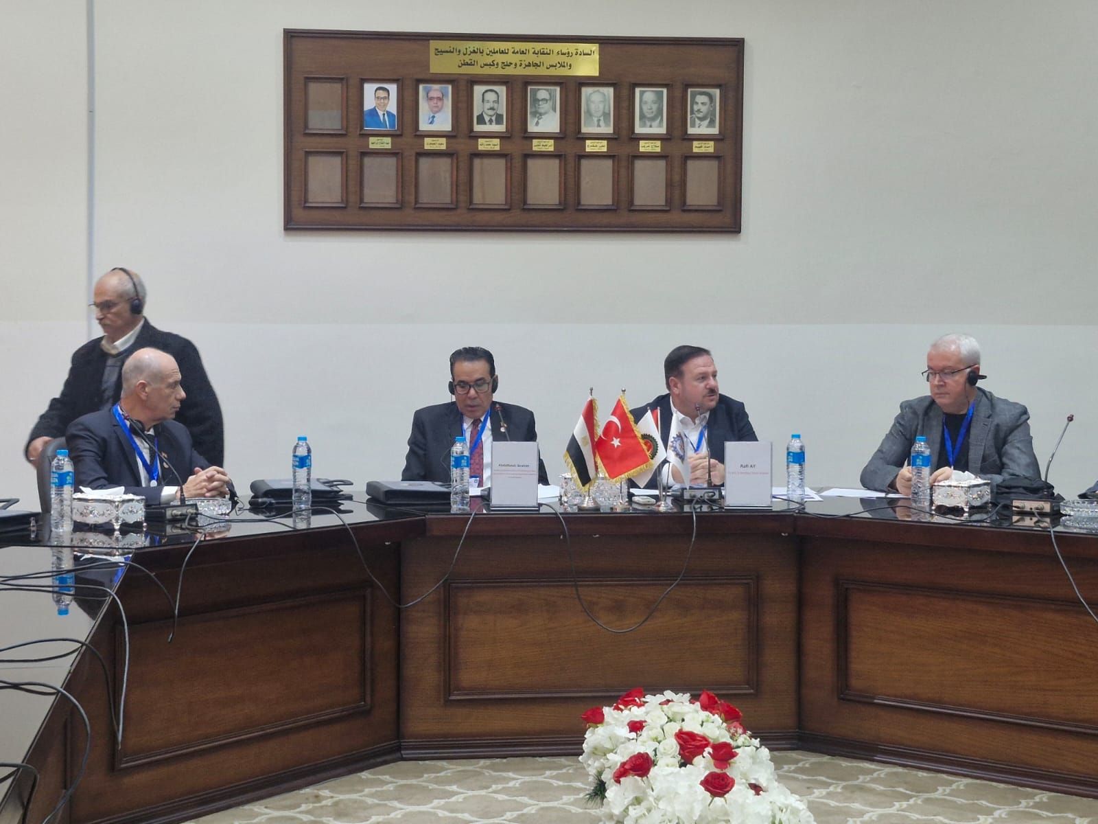 عبد الفتاح ابراهيم نقيب الغزل والنسيج ونظيره التركى