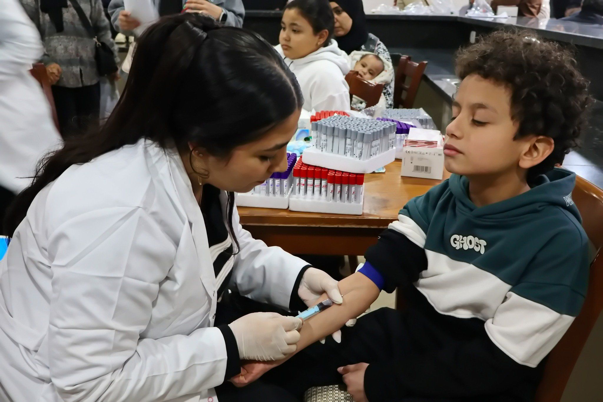 حملة فحوصات في نادي التنمية الشبابية بالأسمرات (1)