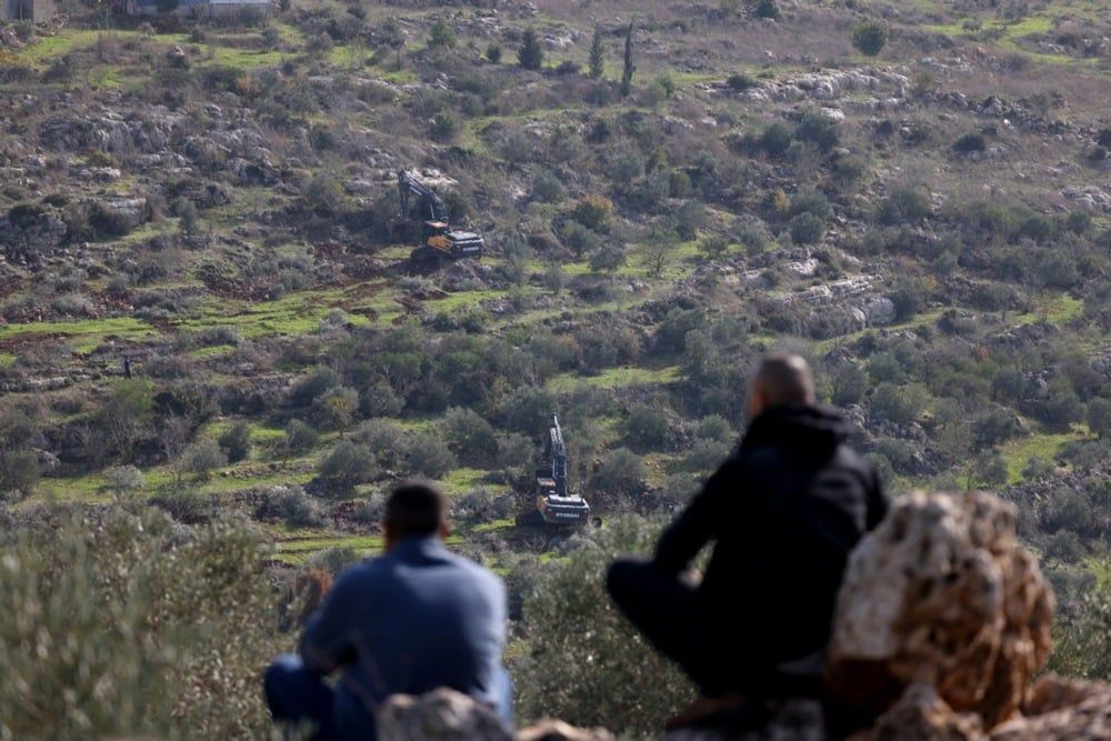 جرافات إسرائيلية وهي تسوي الأراضي الزراعية في بلدة سلات الحارثية، قرب مدينة جنين بالضفة الغربية، (7)