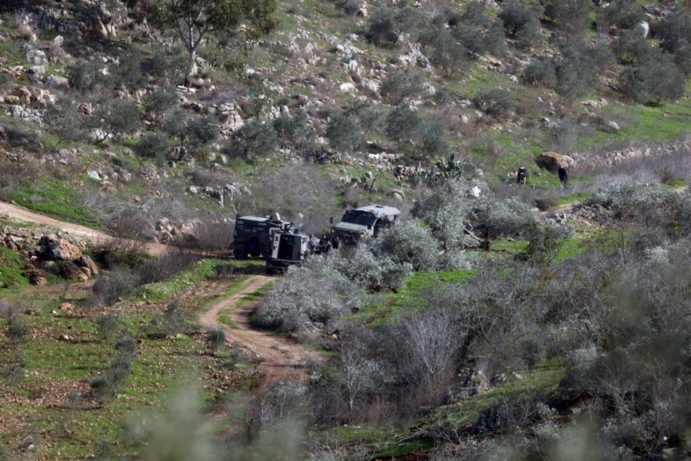 جرافات إسرائيلية وهي تسوي الأراضي الزراعية في بلدة سلات الحارثية، قرب مدينة جنين بالضفة الغربية، (5)