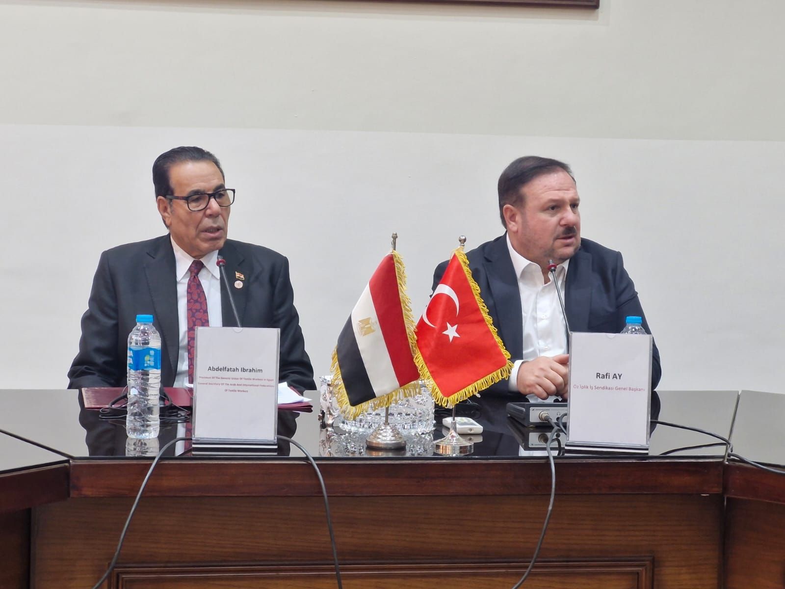 رئيسا نقابتا الغزل والنسيج المصرية والتركية خلال اجتماعهما