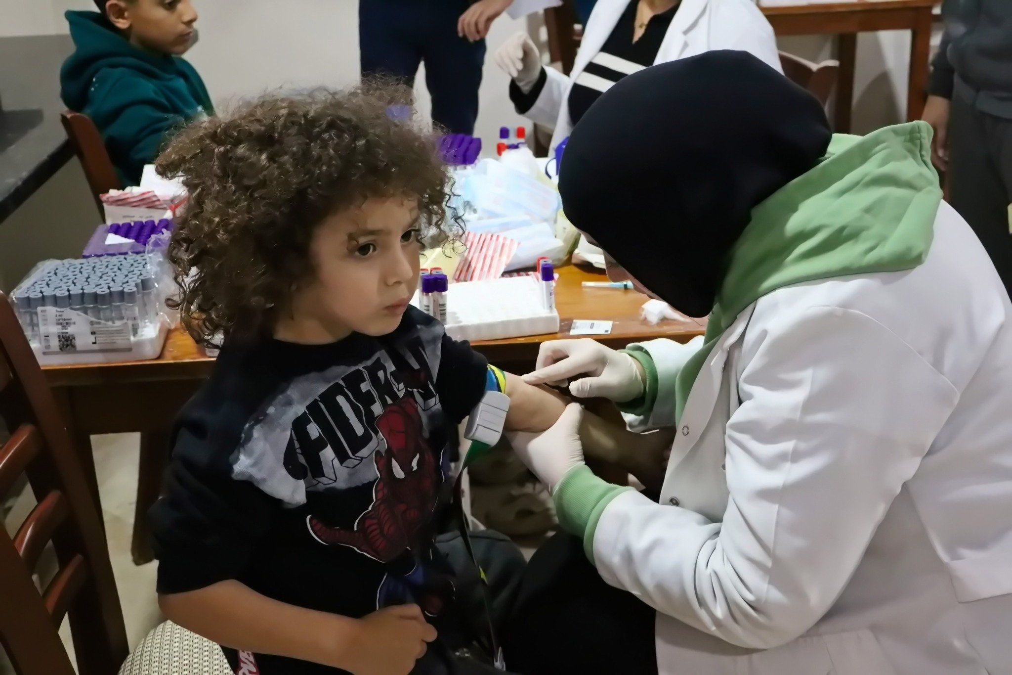 حملة فحوصات في نادي التنمية الشبابية بالأسمرات (2)