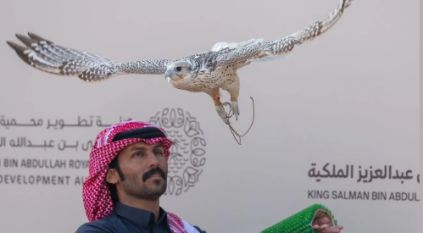 انطلاق مهرجان الملك عبدالعزيز للصقور 2025 بمشاركة صقاري 9 دول