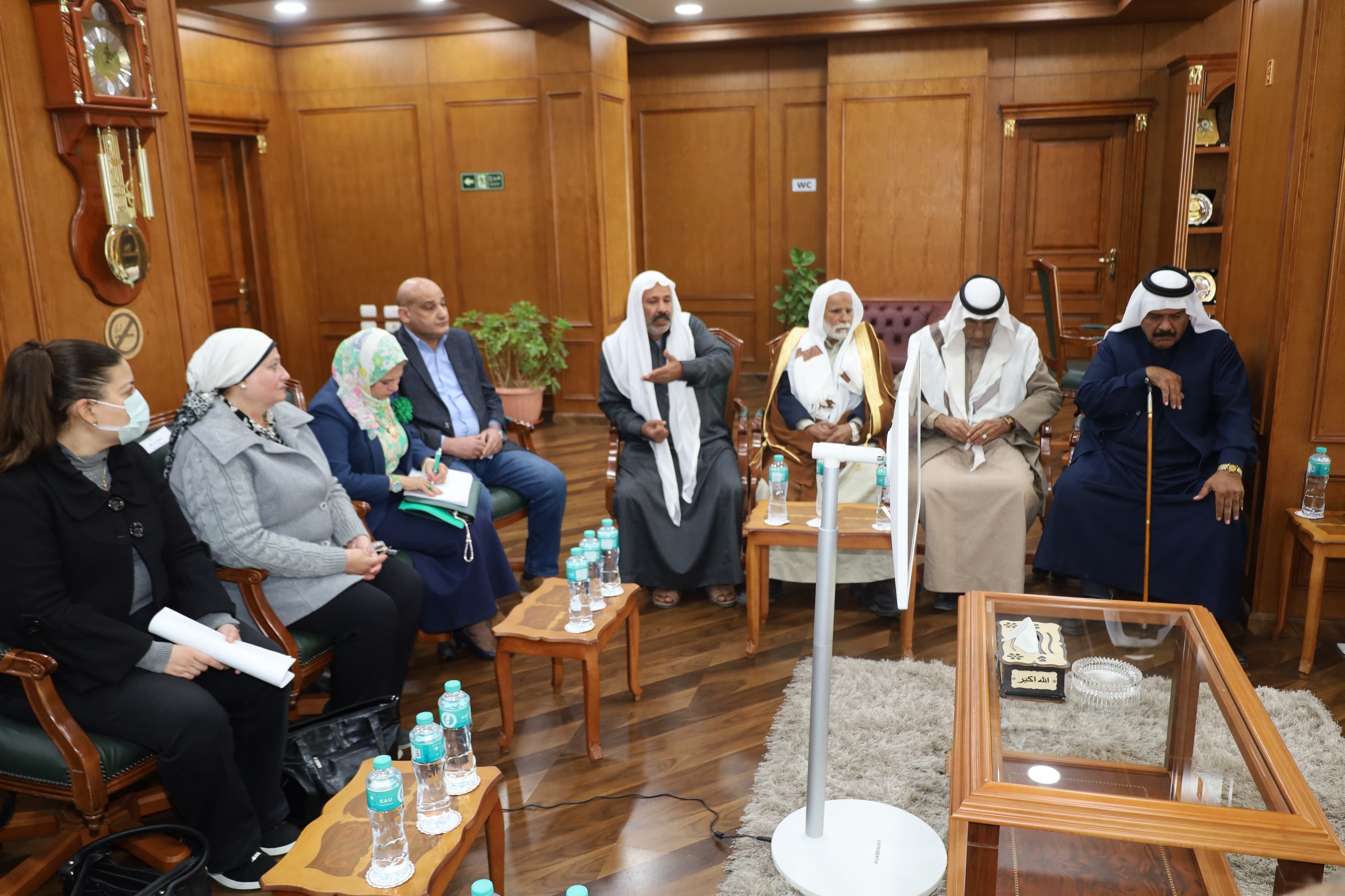 محافظ السويس يستقبل مشايخ وعواقل القبائل (1) محافظ السويس يستقبل مشايخ وعواقل القبائل (1)