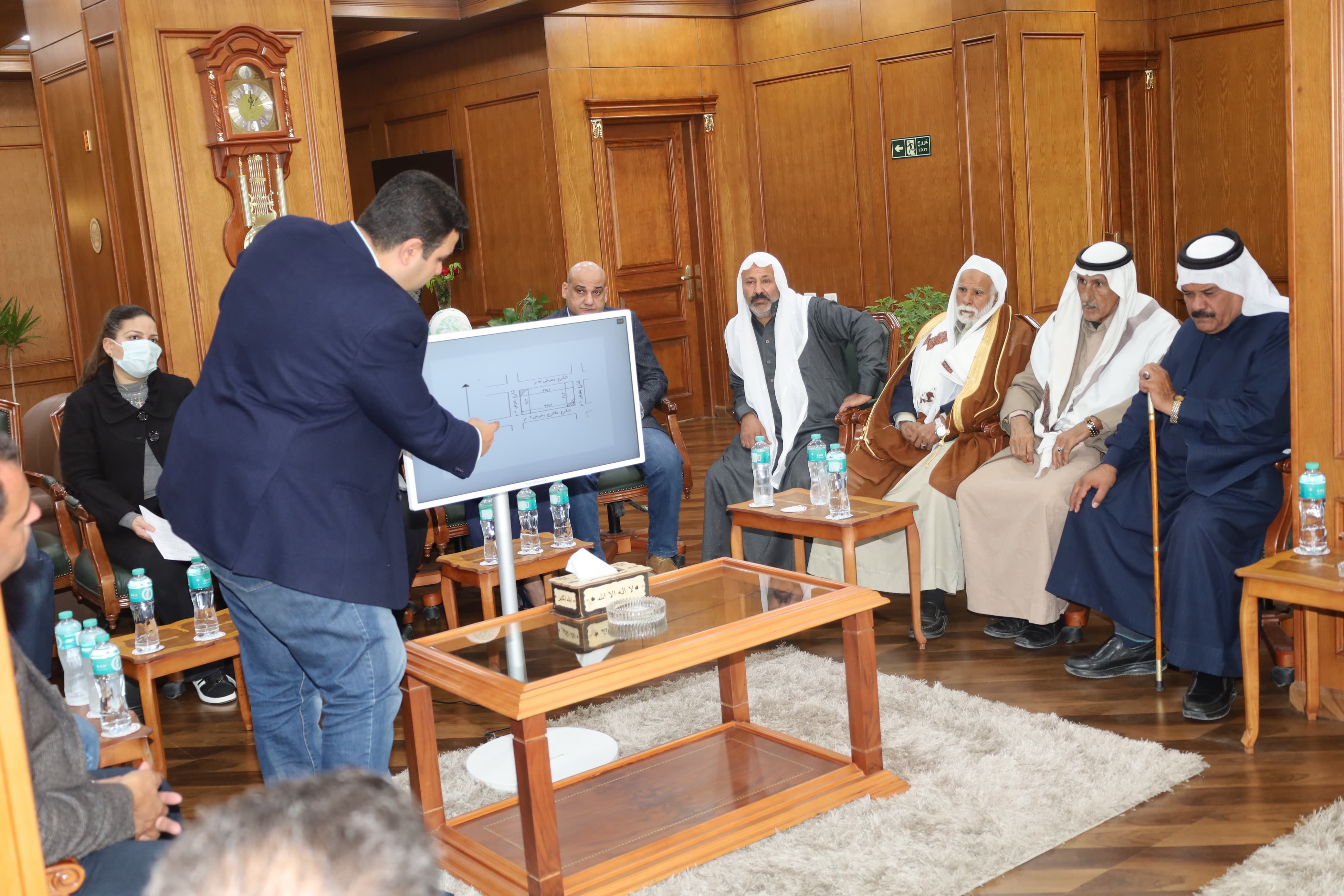 محافظ السويس يستقبل مشايخ وعواقل القبائل (2) محافظ السويس يستقبل مشايخ وعواقل القبائل (2)