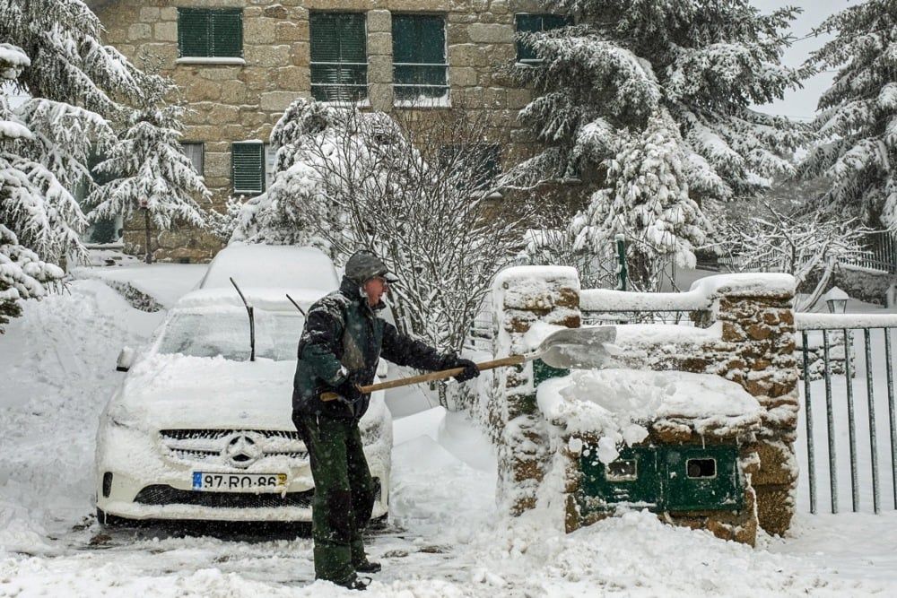 غطت الثلوج العديد من مناطق البرتغال (4) غطت الثلوج العديد من مناطق البرتغال (4)