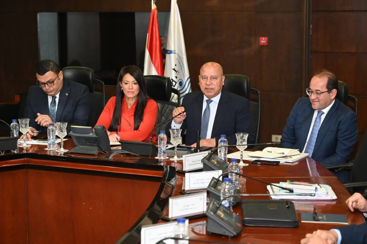 اجتماع كامل الوزير مع وزراء التخطيط والمالية والإسكان