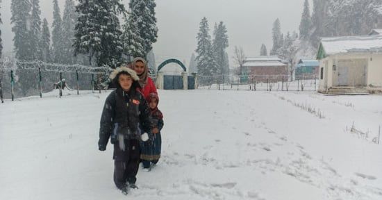 أمطار شتوية وثلوج تجتاح باكستان (2)