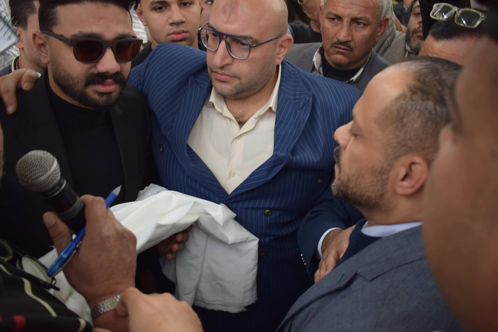 جلسة صلح بين العائلتين