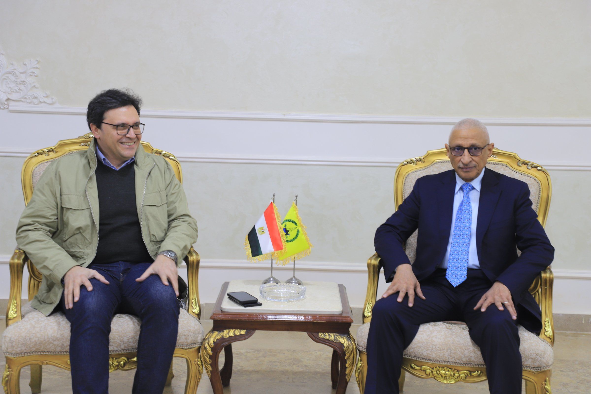 استقبال محافظ شمال سيناء بوزير الثقافه في مكتبه