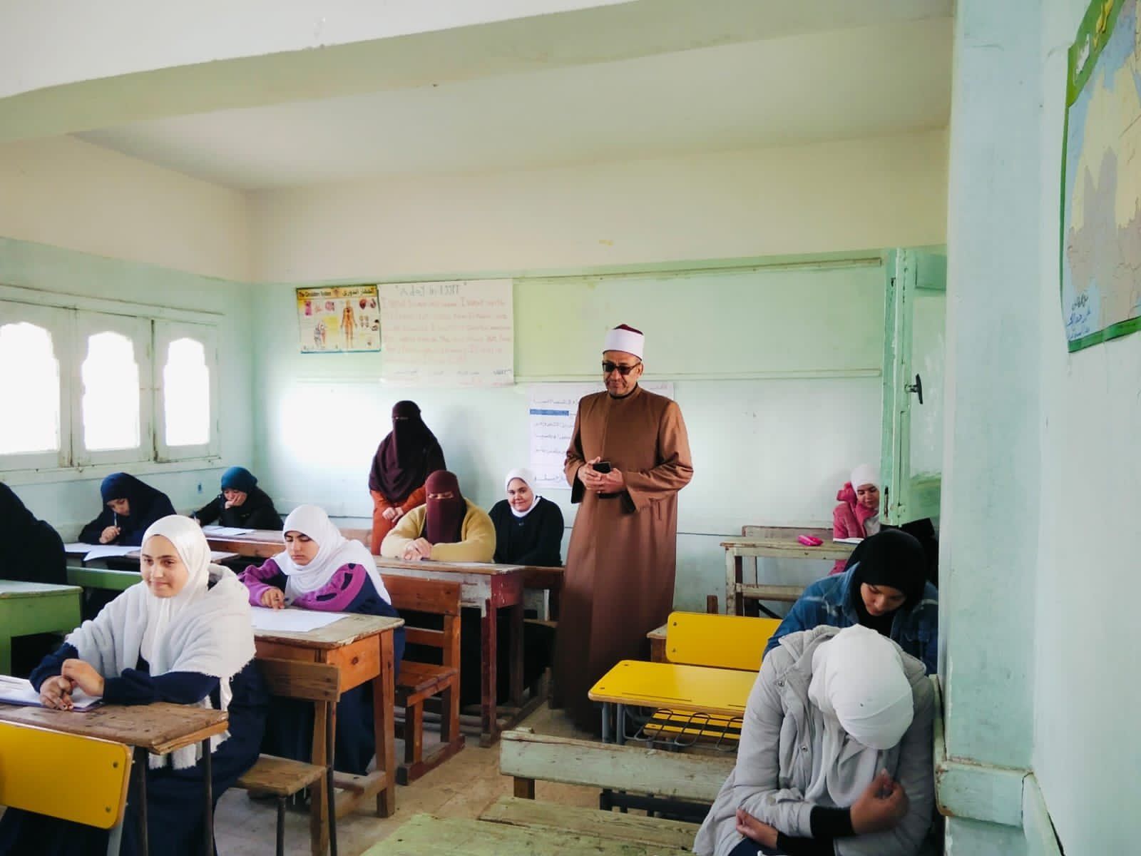 تفقد رئيس الإدارة المركزية لمنطقة كفر الشيخ الأزهرية للجان الإمتحانات تفقد رئيس الإدارة المركزية لمنطقة كفر الشيخ الأزهرية للجان الإمتحانات