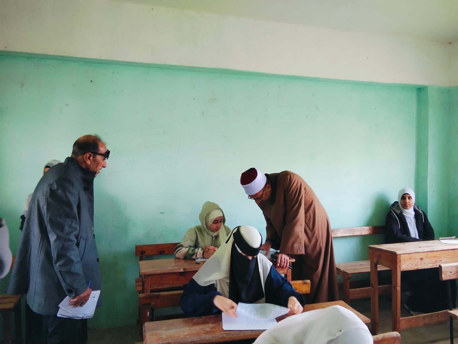 رئيس المنطقة الأزهر بكفر الشيخ يتفقد سير اللجان بمعاهد الرياض التعليمية الأزهرية رئيس المنطقة الأزهر بكفر الشيخ يتفقد سير اللجان بمعاهد الرياض التعليمية الأزهرية