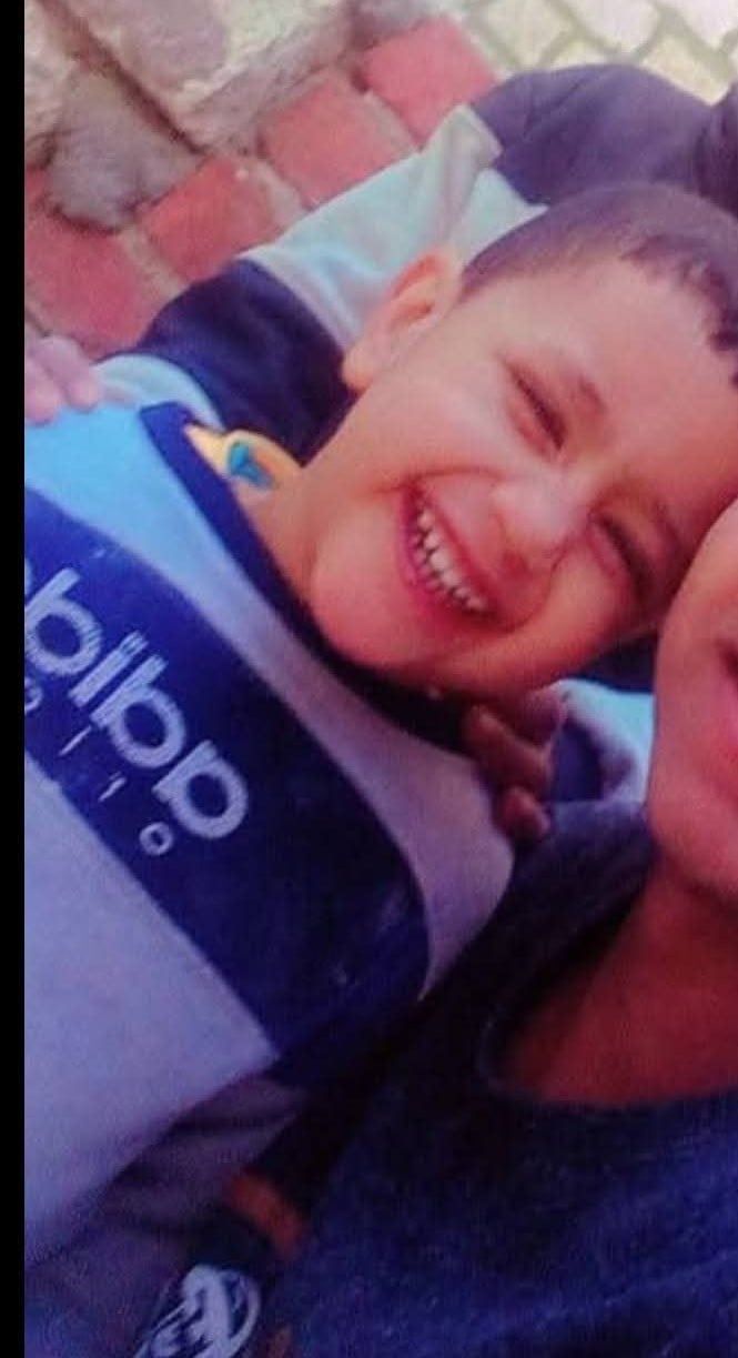 كهربائي وأبنائه الثلاثة أثر تسرب غاز (1)