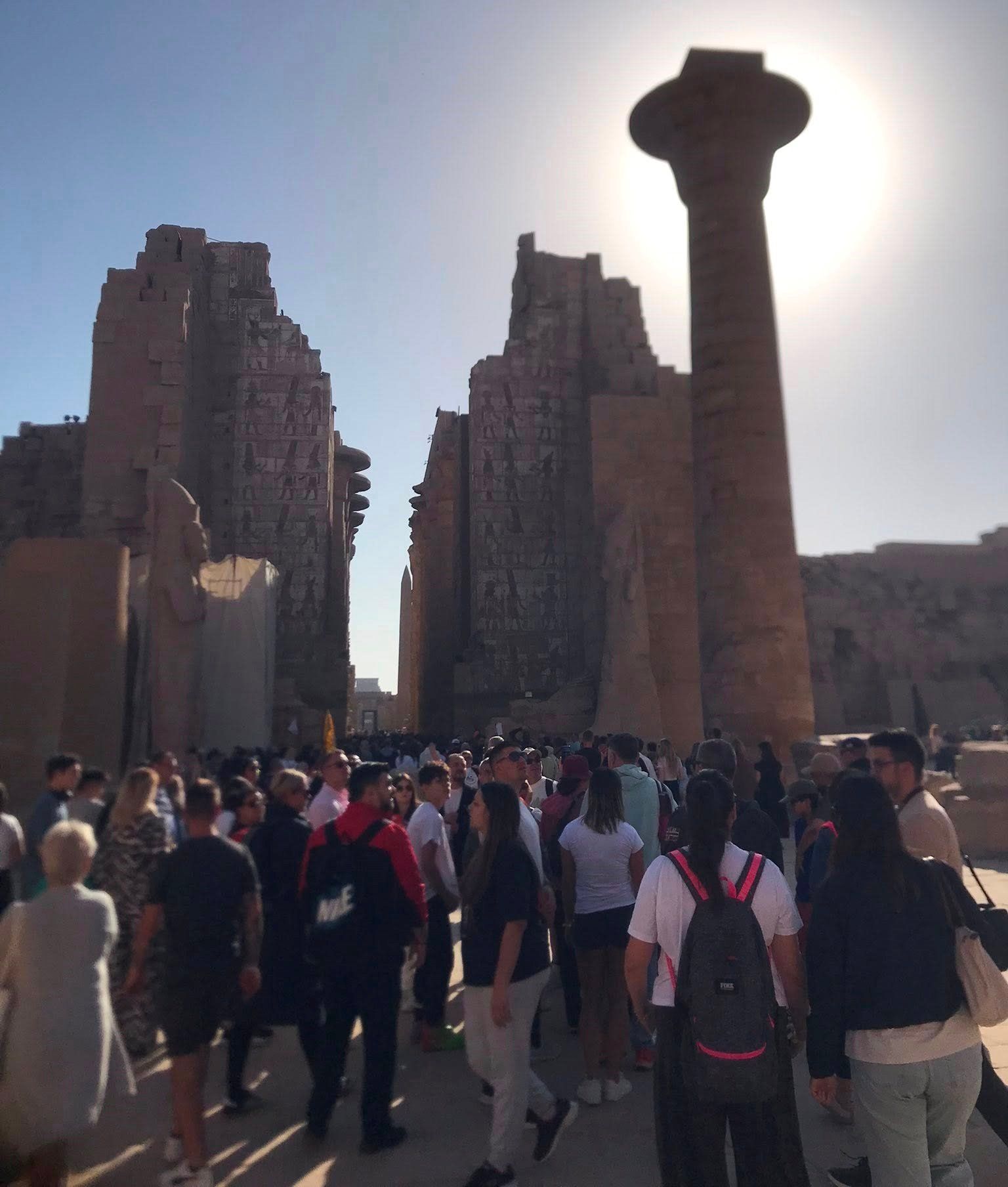 معابد الكرنك تشهد حالة من التوافد السياحى الكبير قبل ليلة رأس السنة معابد الكرنك تشهد حالة من التوافد السياحى الكبير قبل ليلة رأس السنة