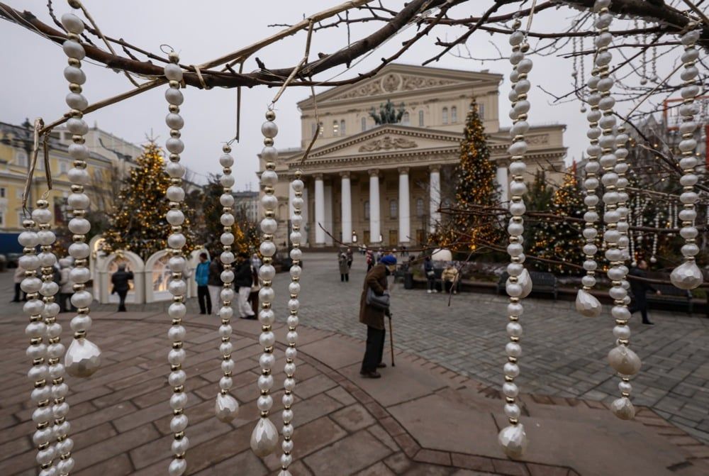 أشجار عيد الميلاد وزينة بابا نويل.. روسيا تتزين استقبالا لـ 2026 (1) أشجار عيد الميلاد وزينة بابا نويل.. روسيا تتزين استقبالا لـ 2026 (1)