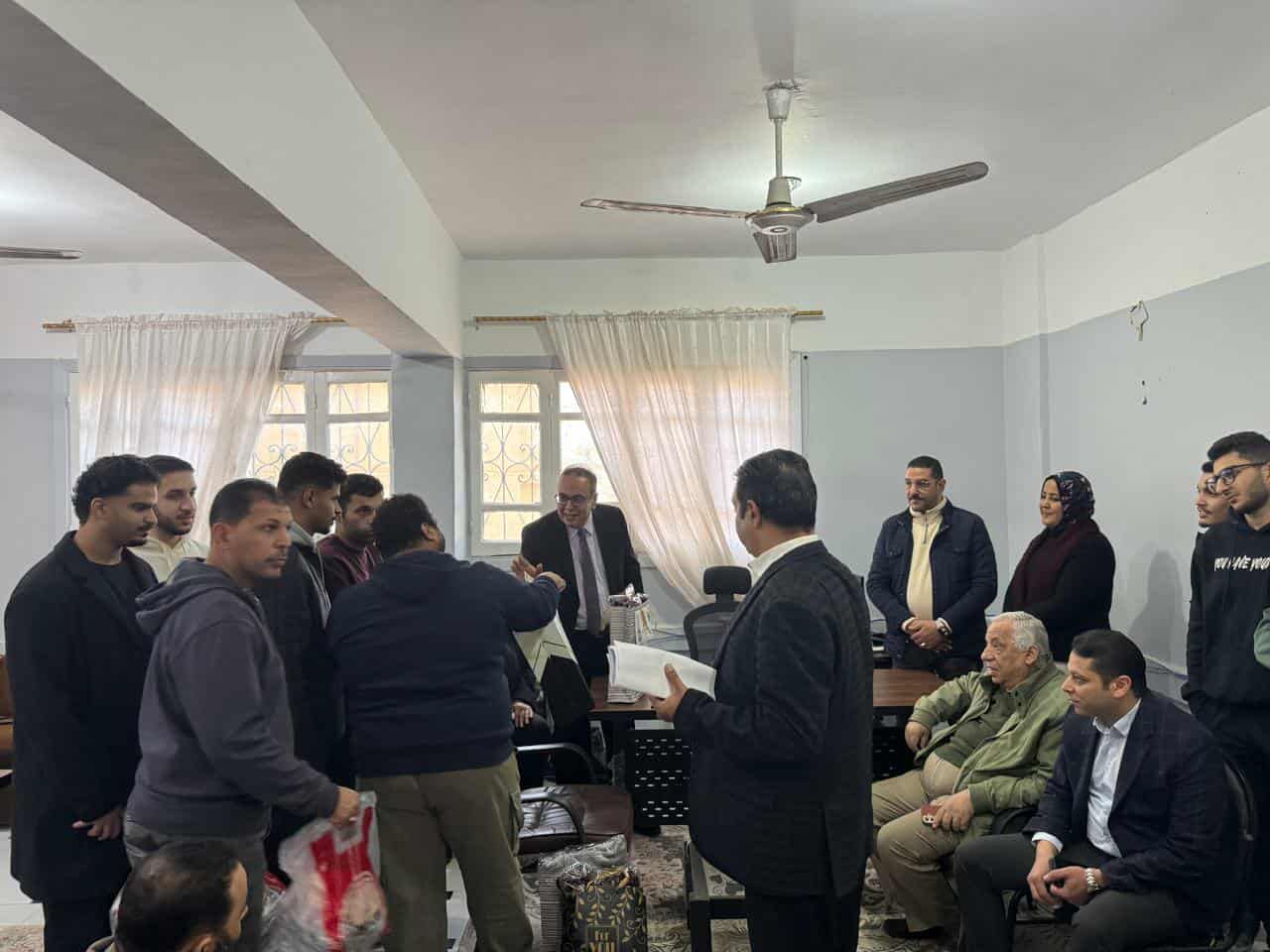 عميد وأساتذة كلية طب جامعة الزقازيق يزورون دار الأيتام 2للكشف على الأطفال عميد وأساتذة كلية طب جامعة الزقازيق يزورون دار الأيتام 2للكشف على الأطفال