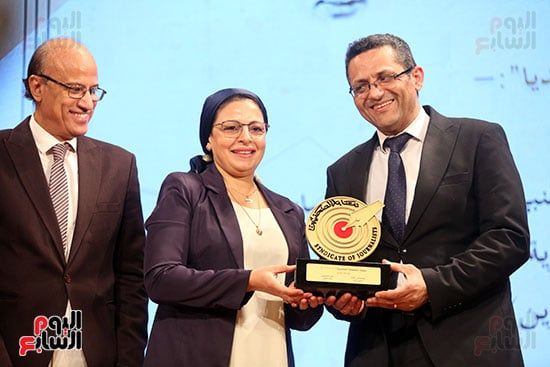 الزميله منه الله حمدى تتسلم جائزة المالتى ميديا