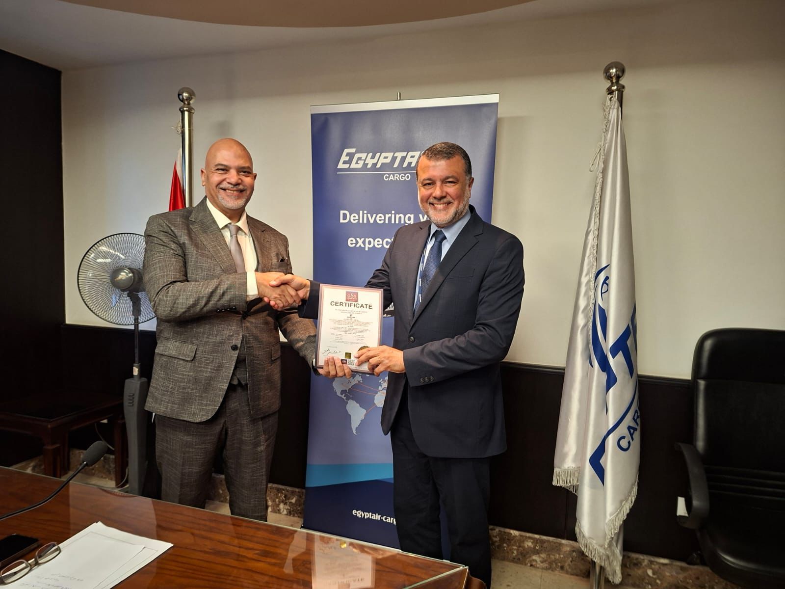 مصر للطيران للشحن الجوي تنجح في تجديد اعتمادات شهادات ISO الدولية (6)