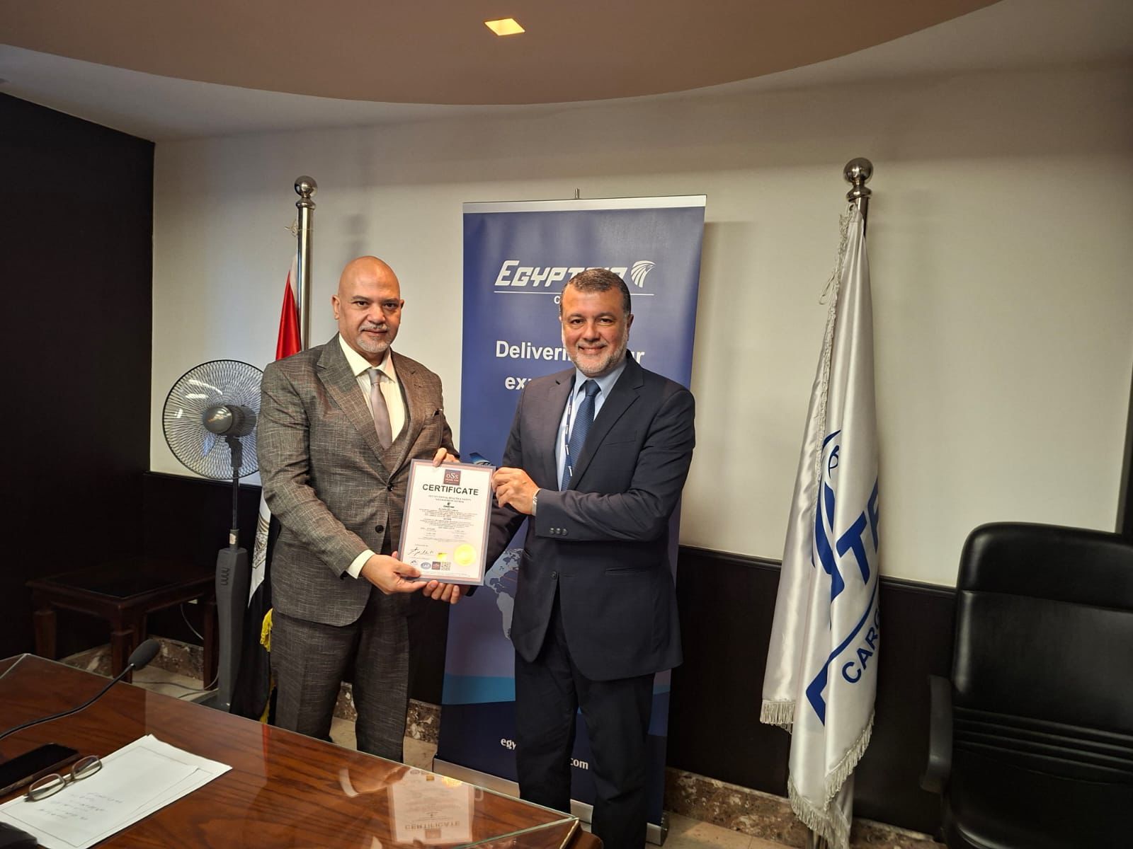 مصر للطيران للشحن الجوي تنجح في تجديد اعتمادات شهادات ISO الدولية (7)