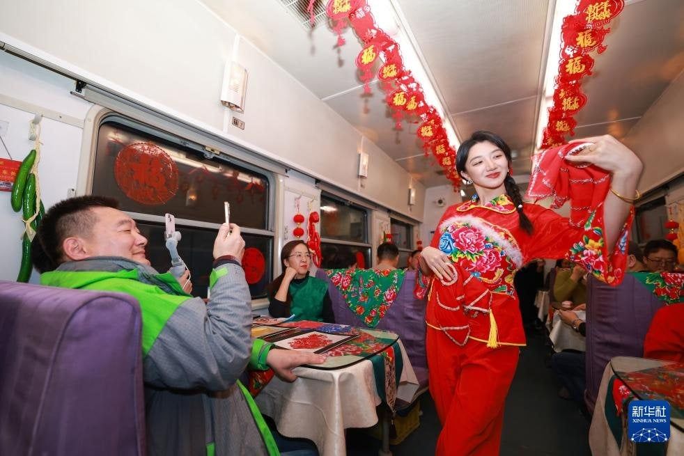 للمسافرين على رصيف محطة هاربين للسكك الحديدي (5)