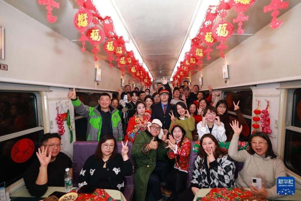 للمسافرين على رصيف محطة هاربين للسكك الحديدي (2)