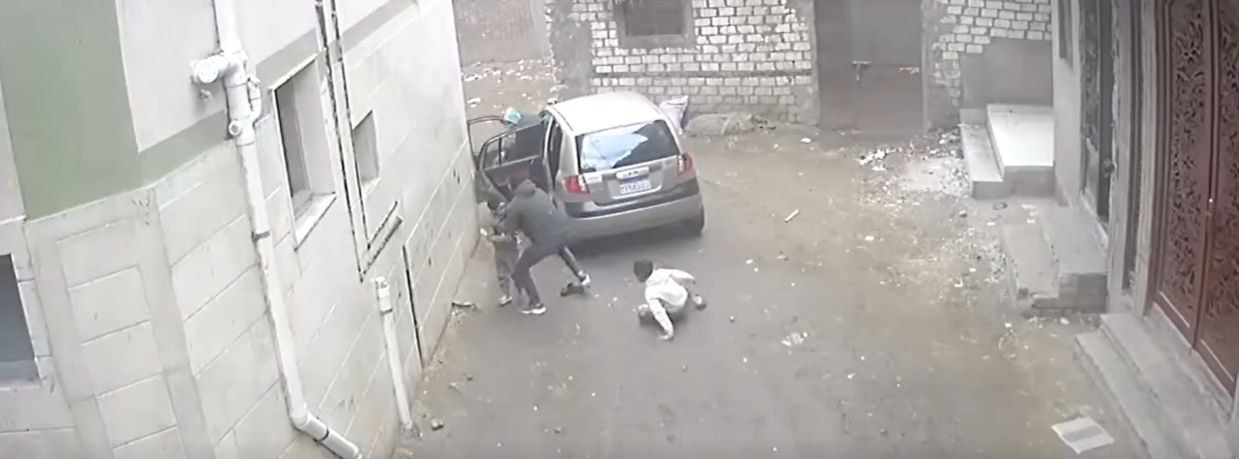 خطف الملثم للطفل