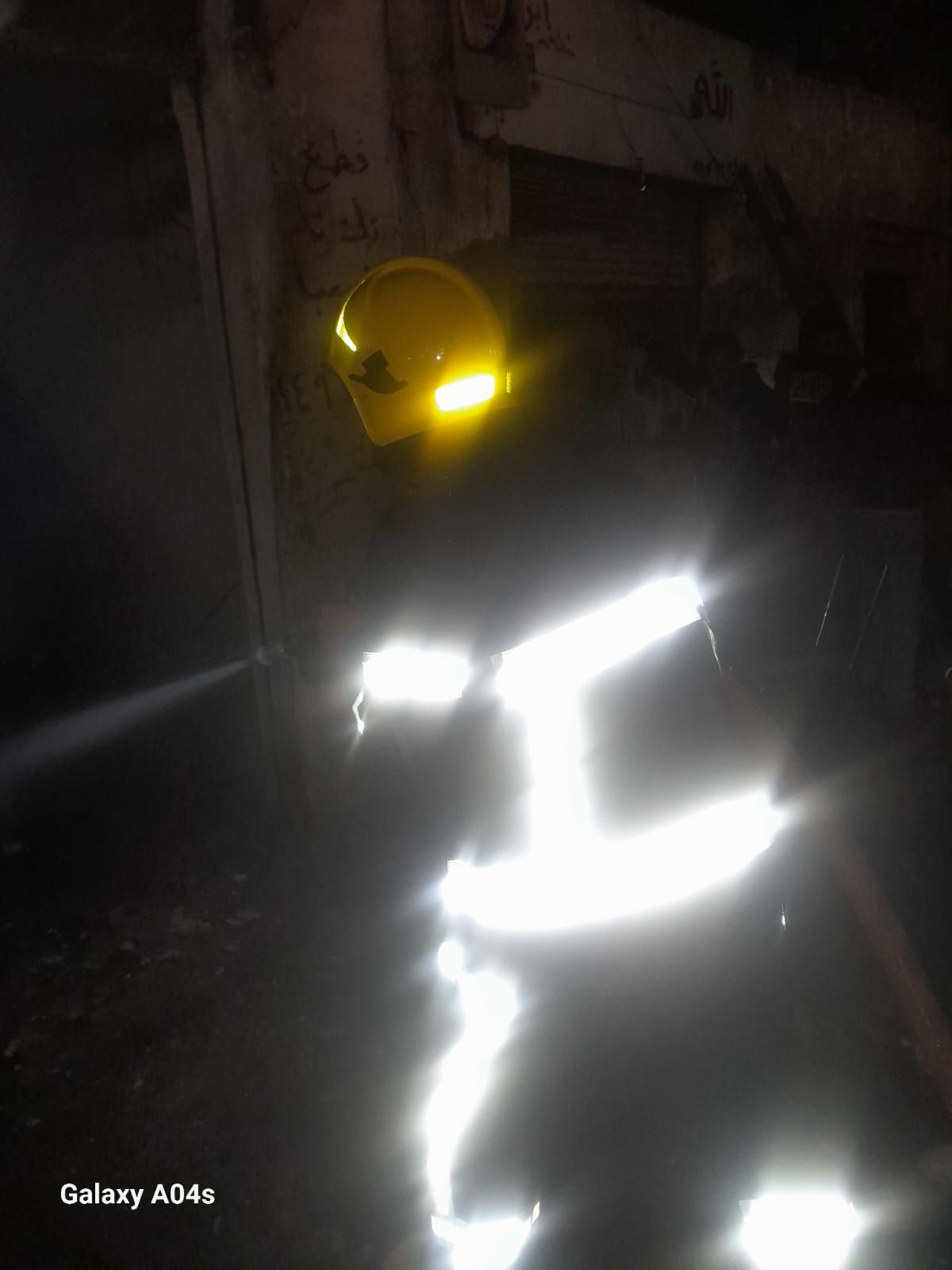 السيطرة على حريق محل قطع غيار دراجات فى المرج (2) السيطرة على حريق محل قطع غيار دراجات فى المرج (2)