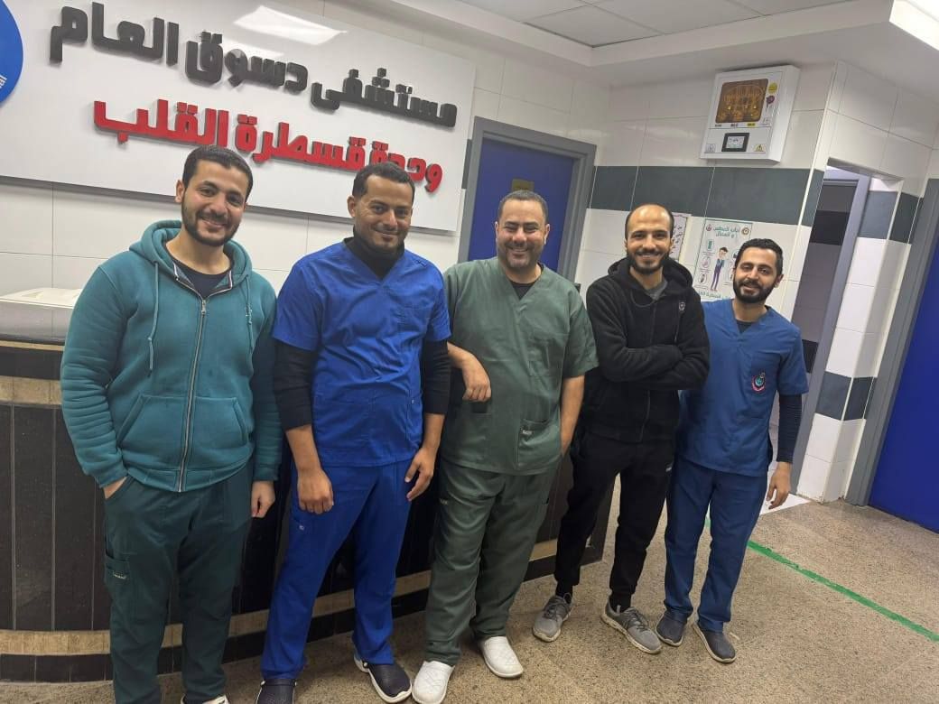 الفريق الطبي المجري العملية