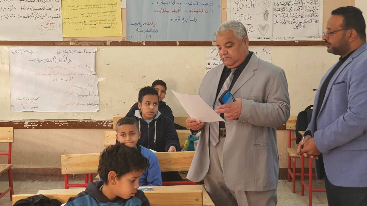 متابعة برنامج تنمية مهارات اللغة العربية بعدد من مدارس أرمنت