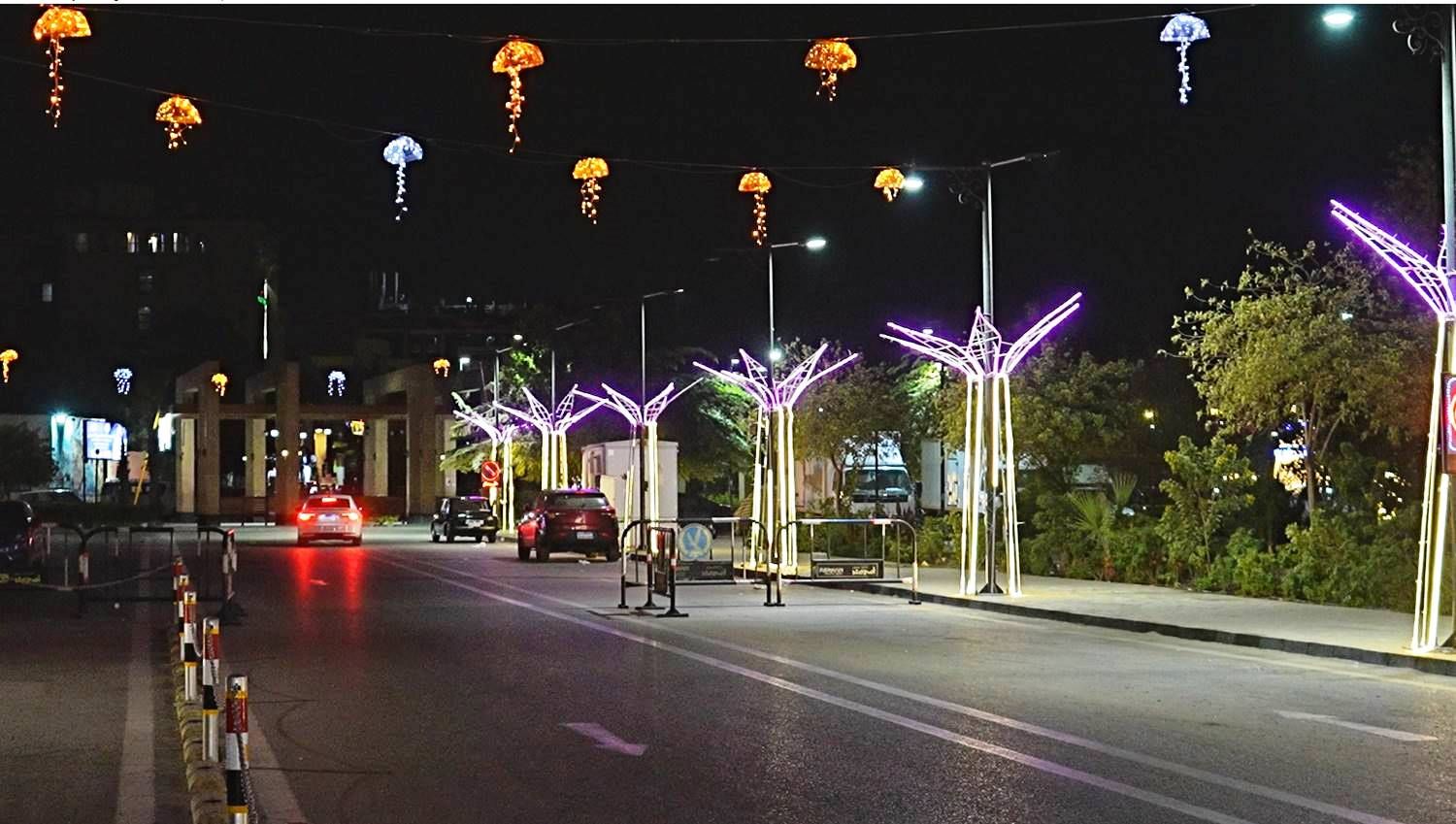 زينة بالشوارع زينة بالشوارع