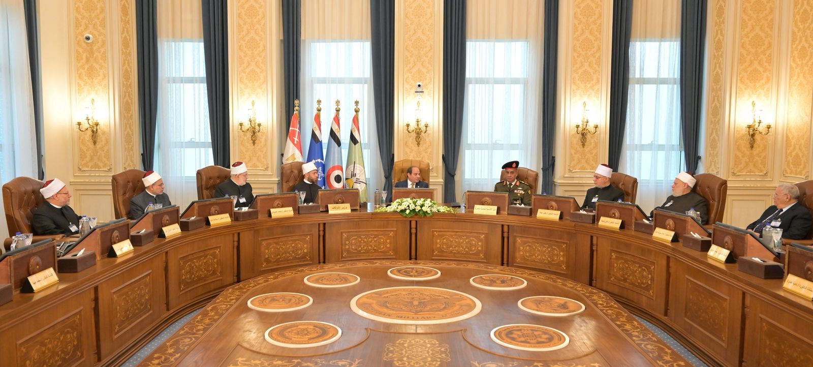 الرئيس السيسى يؤكد أهمية دور التعليم والمساجد والكنائس والإعلام فى مواجهة التحديات